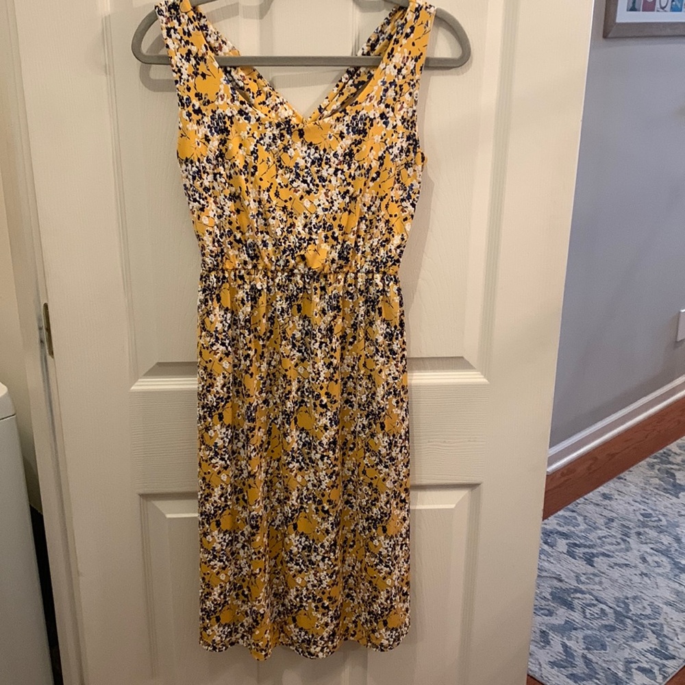 Kaileigh yellow floral dress with criss-cross back detail - size S.